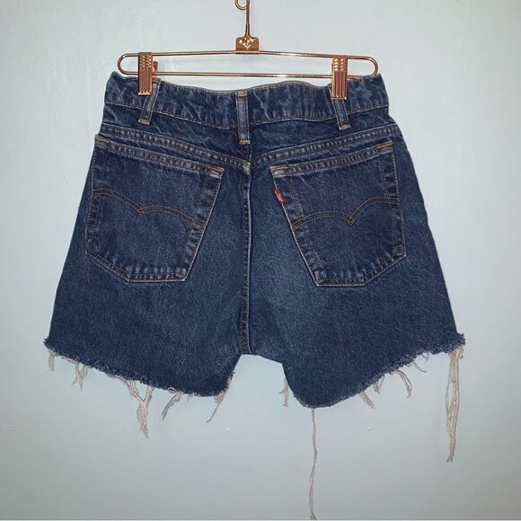 Vintage Levi’s High Waisted Shorts - Picture 3 of 3